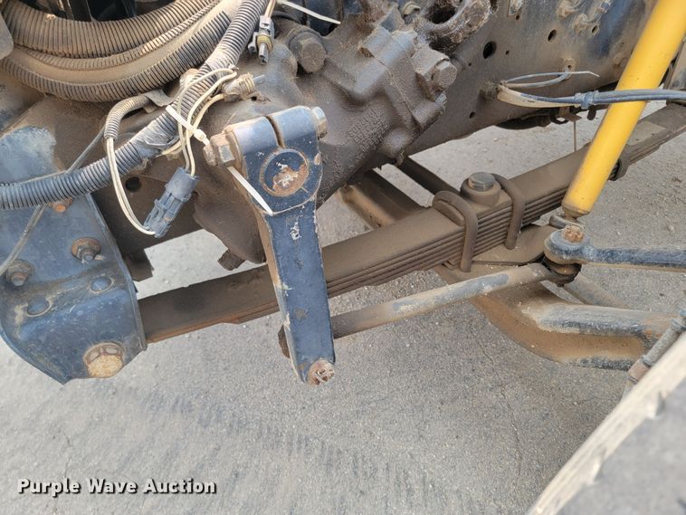 image for item ML9386 2002 International 4700  flatbed truck