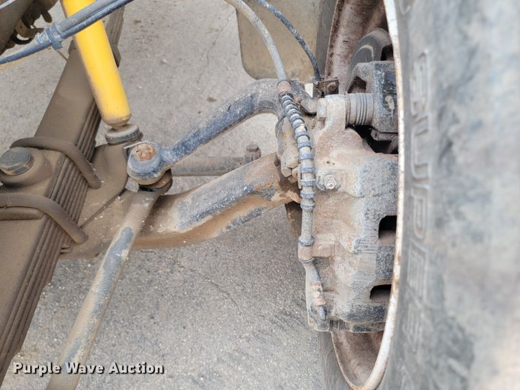 image for item ML9386 2002 International 4700  flatbed truck