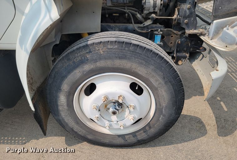 image for item ML9386 2002 International 4700  flatbed truck