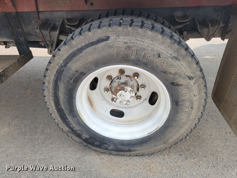 image for item ML9386 2002 International 4700  flatbed truck