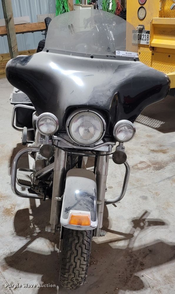 image for item ML9395 1998 Harley Davidson FLHT  motorcycle