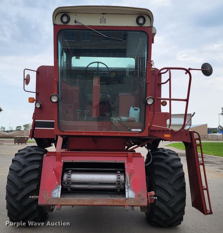 image for item ML9434 1981 International 1420 Axial-Flow  combine