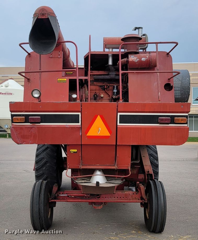 image for item ML9434 1981 International 1420 Axial-Flow  combine