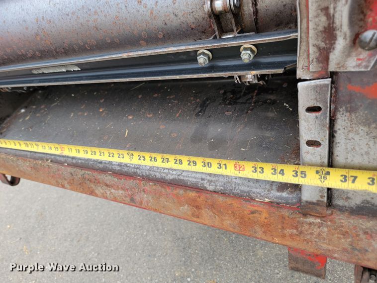 image for item ML9434 1981 International 1420 Axial-Flow  combine