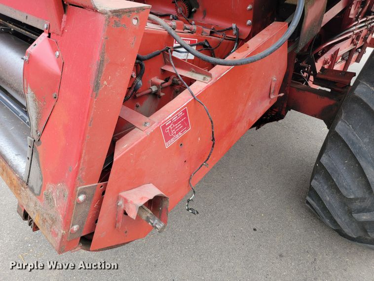 image for item ML9434 1981 International 1420 Axial-Flow  combine