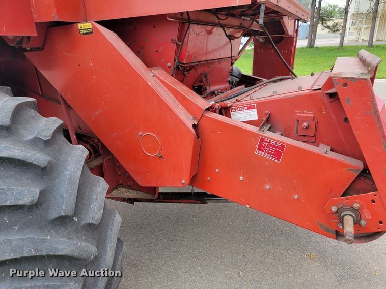 image for item ML9434 1981 International 1420 Axial-Flow  combine