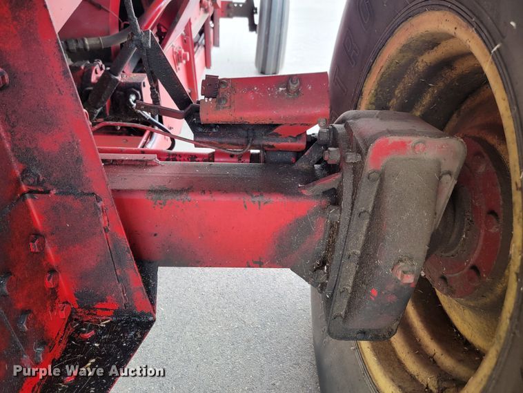 image for item ML9434 1981 International 1420 Axial-Flow  combine