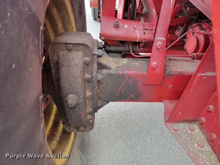 image for item ML9434 1981 International 1420 Axial-Flow  combine