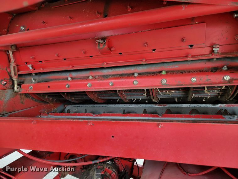 image for item ML9434 1981 International 1420 Axial-Flow  combine