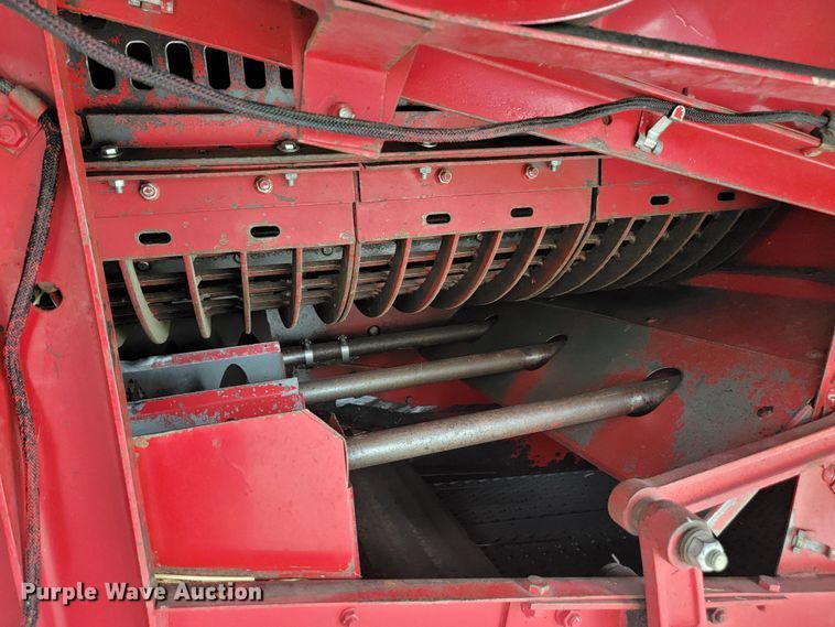 image for item ML9434 1981 International 1420 Axial-Flow  combine