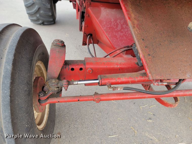 image for item ML9434 1981 International 1420 Axial-Flow  combine