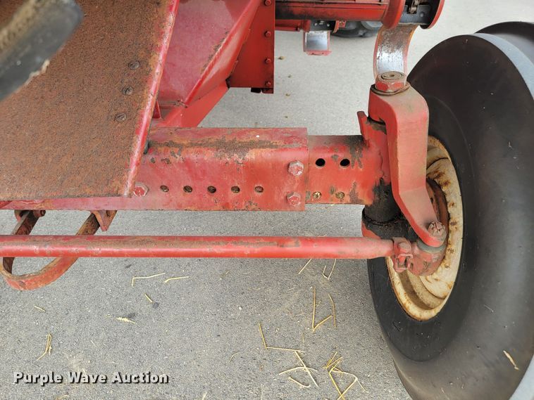 image for item ML9434 1981 International 1420 Axial-Flow  combine