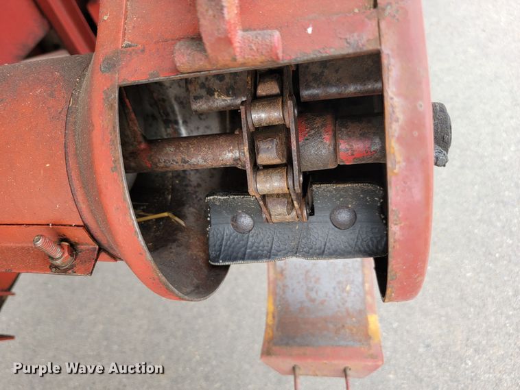 image for item ML9434 1981 International 1420 Axial-Flow  combine