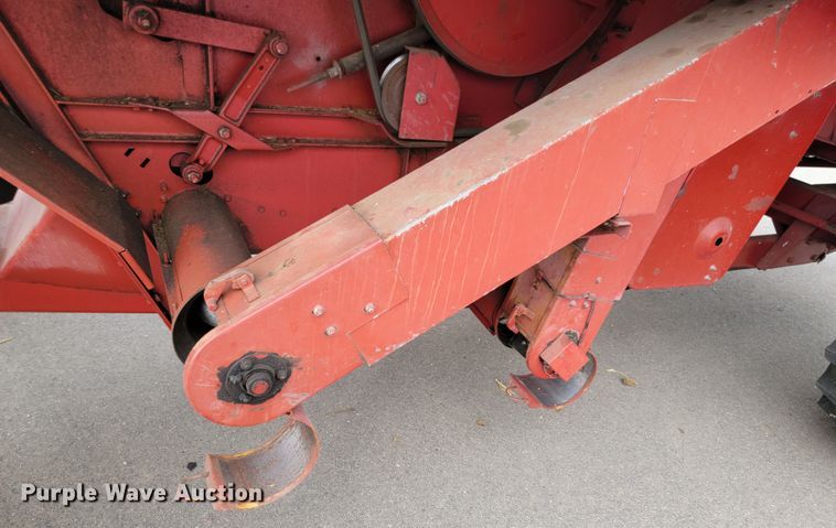 image for item ML9434 1981 International 1420 Axial-Flow  combine