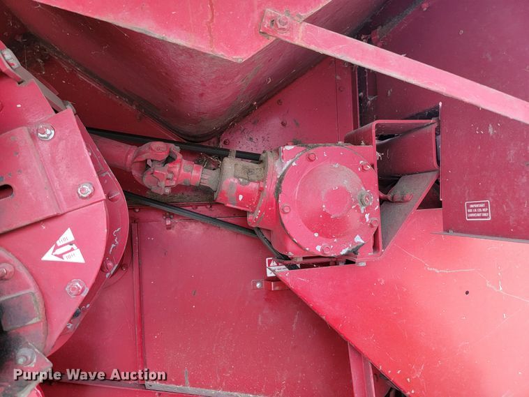 image for item ML9434 1981 International 1420 Axial-Flow  combine