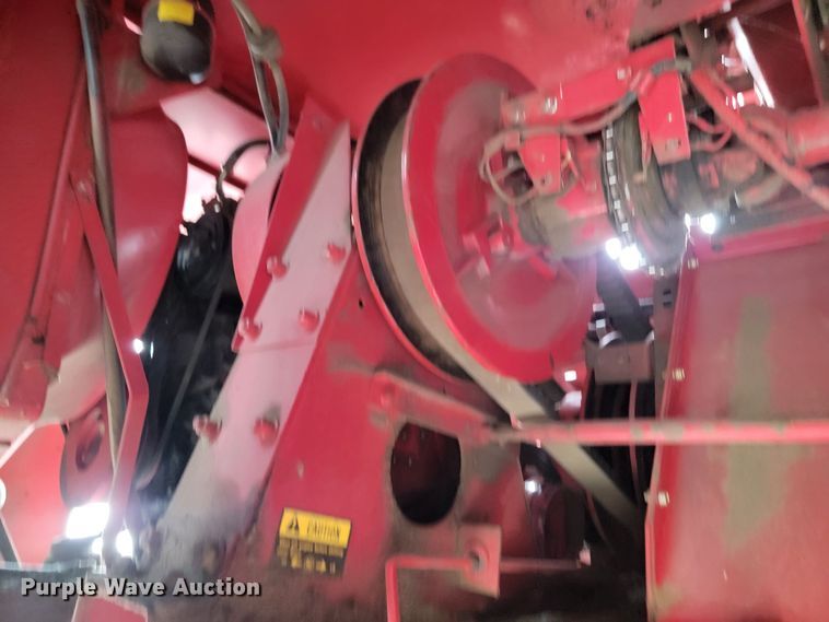 image for item ML9434 1981 International 1420 Axial-Flow  combine