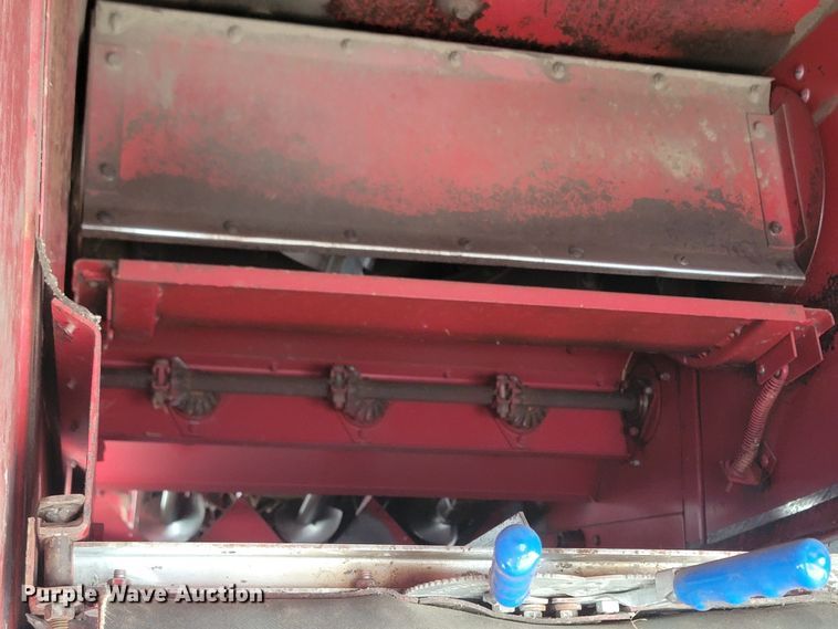 image for item ML9434 1981 International 1420 Axial-Flow  combine