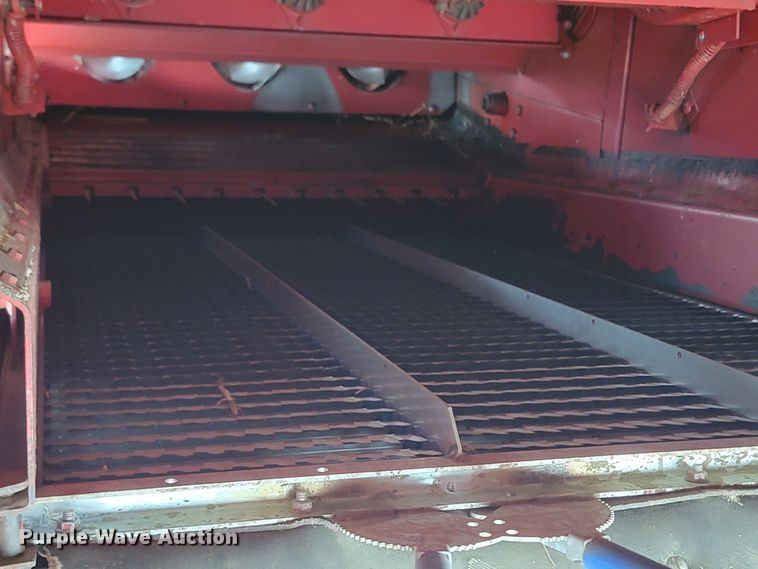 image for item ML9434 1981 International 1420 Axial-Flow  combine