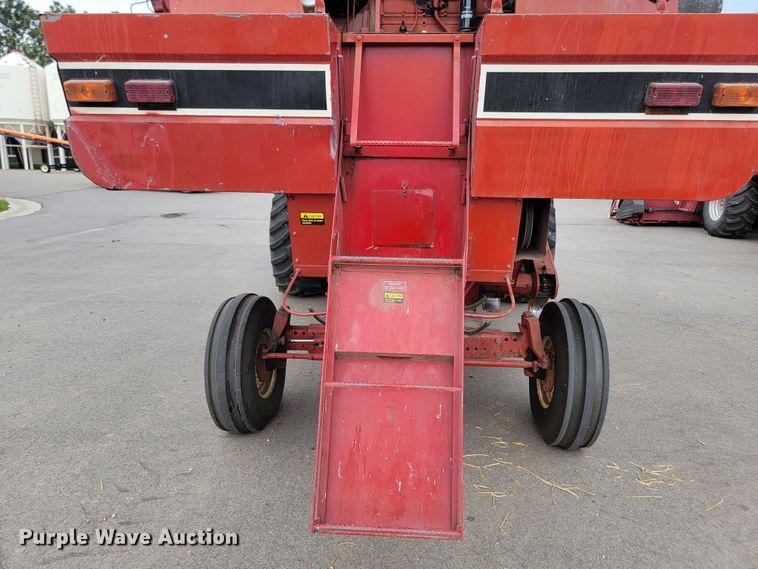 image for item ML9434 1981 International 1420 Axial-Flow  combine