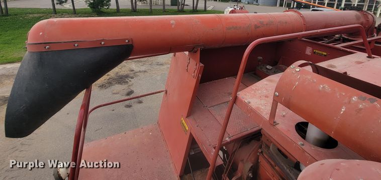 image for item ML9434 1981 International 1420 Axial-Flow  combine