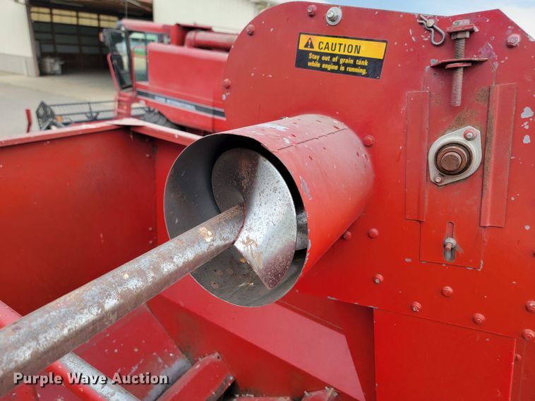 image for item ML9434 1981 International 1420 Axial-Flow  combine