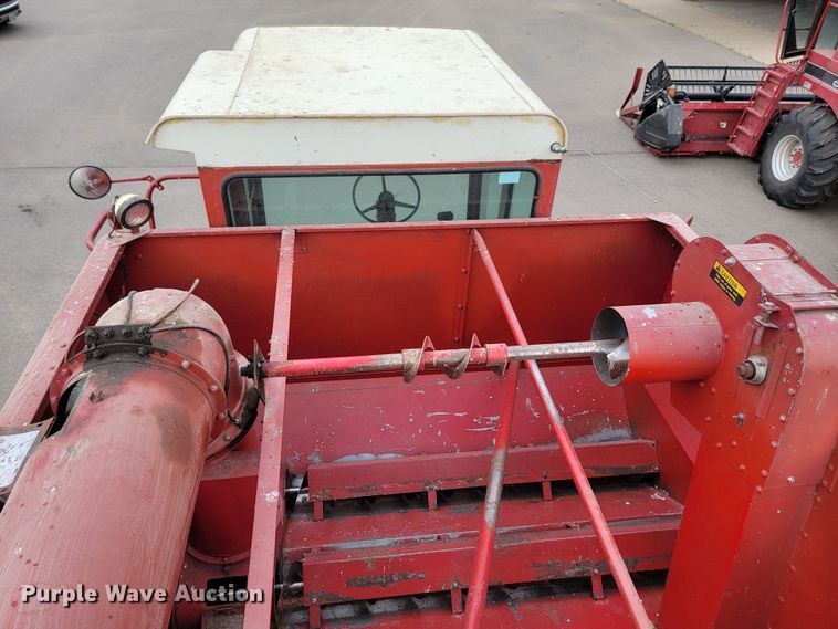 image for item ML9434 1981 International 1420 Axial-Flow  combine
