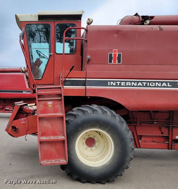 image for item ML9434 1981 International 1420 Axial-Flow  combine