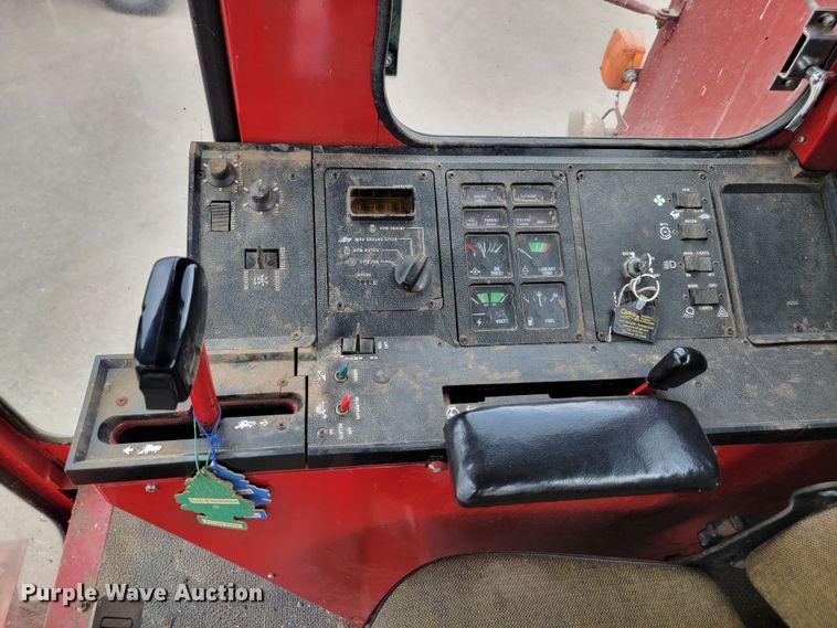 image for item ML9434 1981 International 1420 Axial-Flow  combine