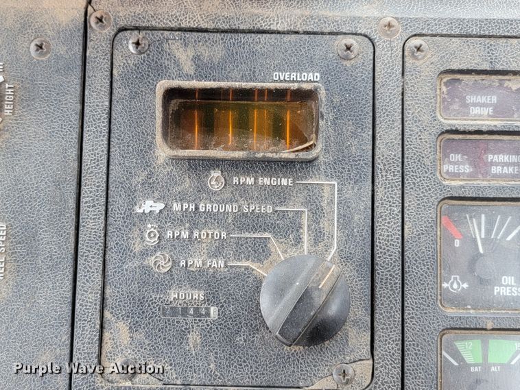 image for item ML9434 1981 International 1420 Axial-Flow  combine