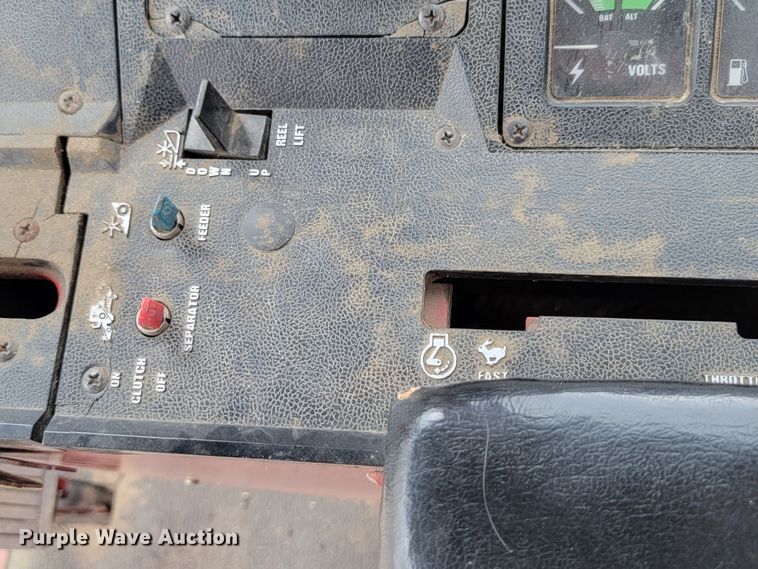 image for item ML9434 1981 International 1420 Axial-Flow  combine