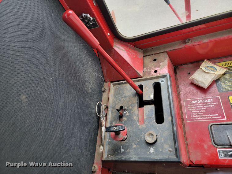 image for item ML9434 1981 International 1420 Axial-Flow  combine