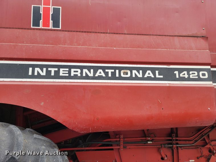 image for item ML9434 1981 International 1420 Axial-Flow  combine