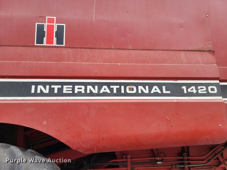 image for item ML9434 1981 International 1420 Axial-Flow  combine