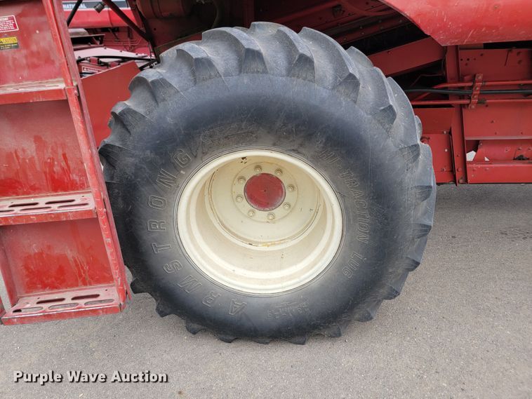 image for item ML9434 1981 International 1420 Axial-Flow  combine