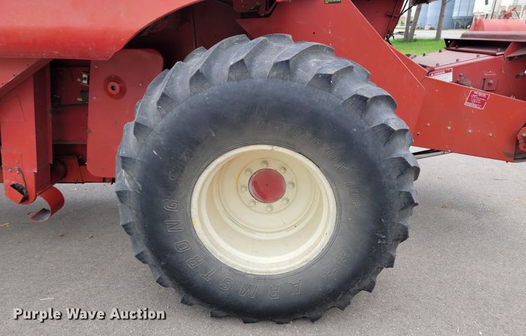 image for item ML9434 1981 International 1420 Axial-Flow  combine
