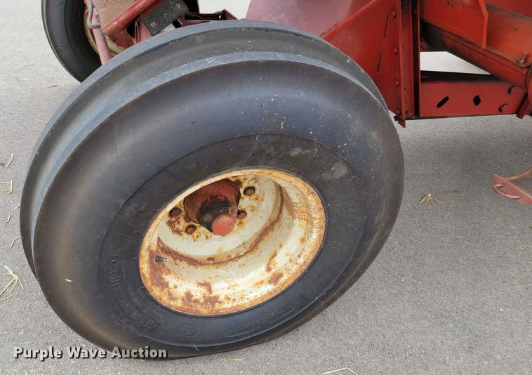 image for item ML9434 1981 International 1420 Axial-Flow  combine