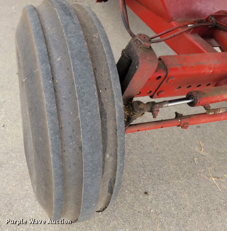 image for item ML9434 1981 International 1420 Axial-Flow  combine