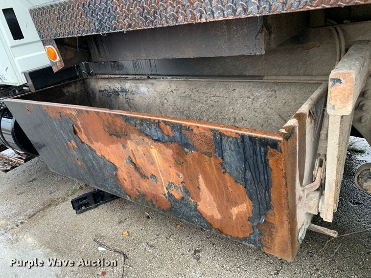 image for item MM9698 2003 International 740  pothole patcher truck