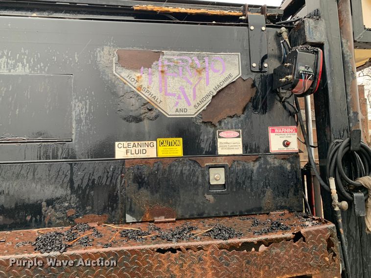 image for item MM9698 2003 International 740  pothole patcher truck