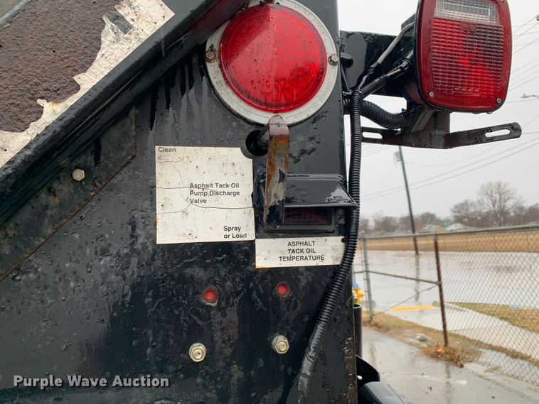 image for item MM9698 2003 International 740  pothole patcher truck