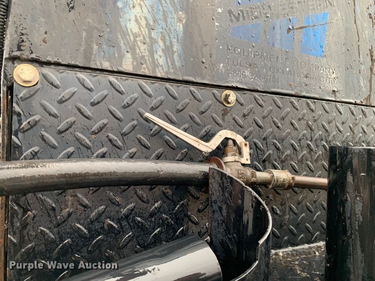 image for item MM9698 2003 International 740  pothole patcher truck