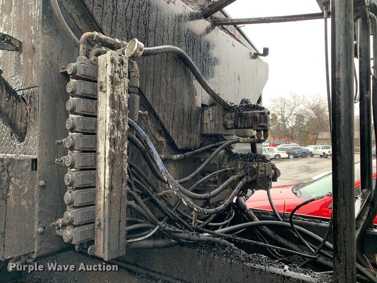 image for item MM9698 2003 International 740  pothole patcher truck