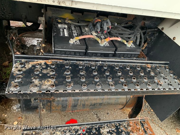 image for item MM9698 2003 International 740  pothole patcher truck