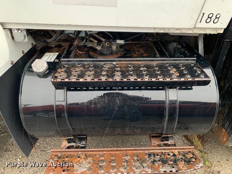 image for item MM9698 2003 International 740  pothole patcher truck