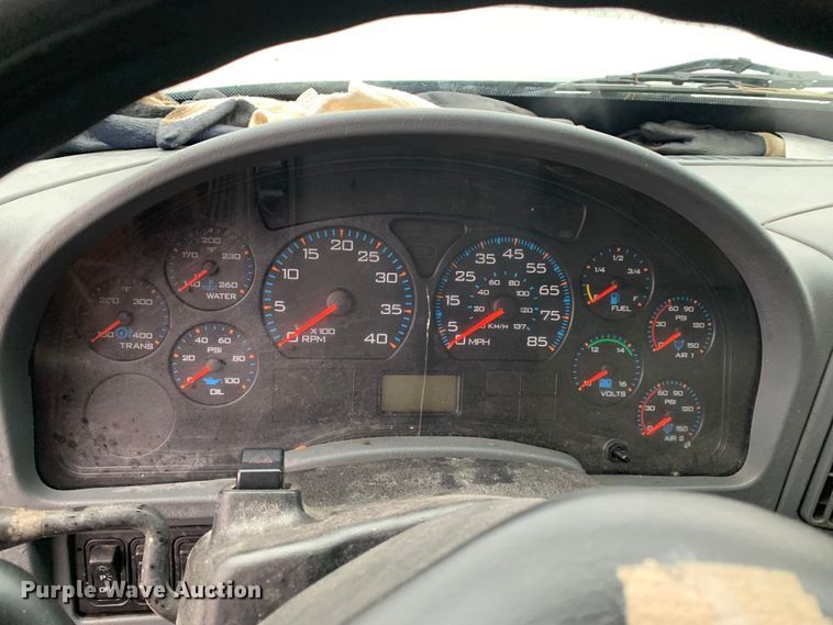 image for item MM9698 2003 International 740  pothole patcher truck