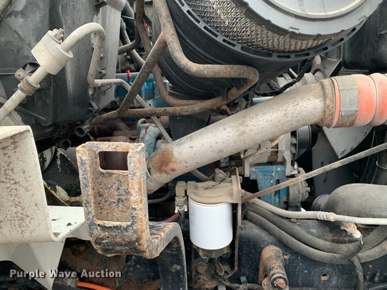 image for item MM9698 2003 International 740  pothole patcher truck