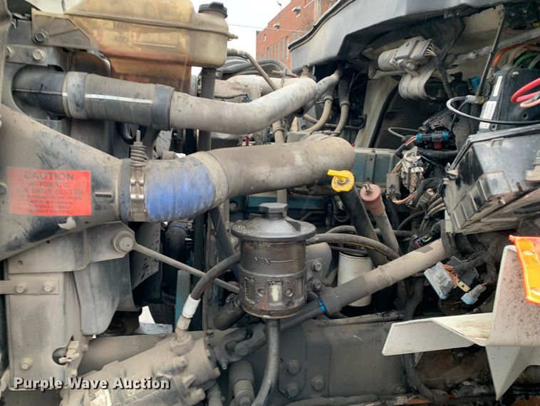 image for item MM9698 2003 International 740  pothole patcher truck