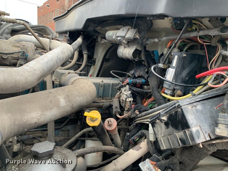 image for item MM9698 2003 International 740  pothole patcher truck