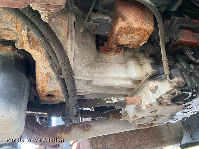 image for item MM9698 2003 International 740  pothole patcher truck