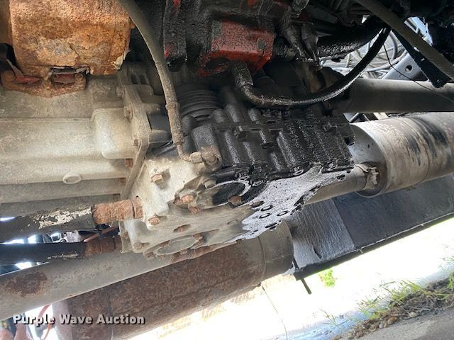 image for item MM9698 2003 International 740  pothole patcher truck